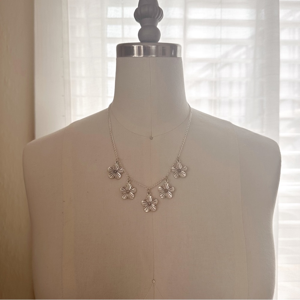 Y2K FLORAL CHARM necklace - Picture 2 of 4